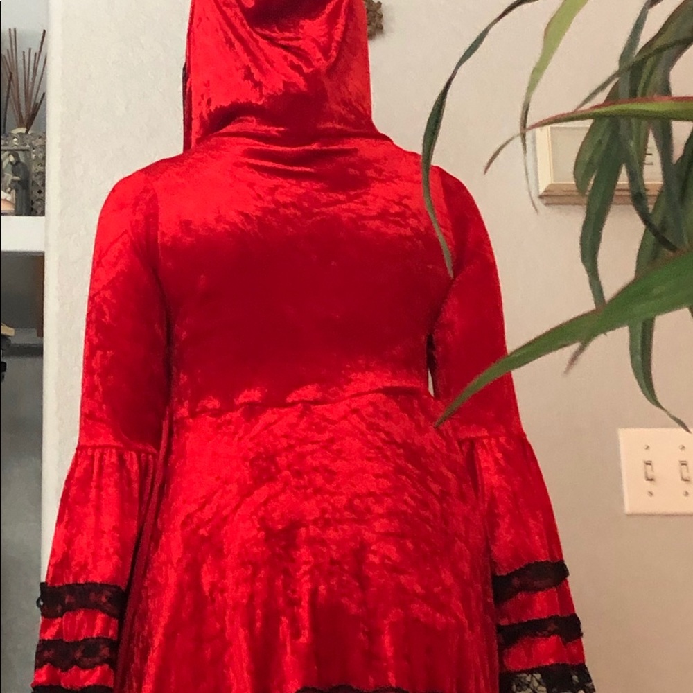 Red riding hood costume - Picture 2 of 2